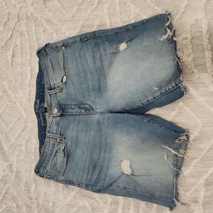 Light wash, distressed mid rise Universal Threads bermuda shorts size 14!